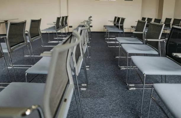 Commercial seating area with carpet flooring featured on the Metro-Cleaning website.